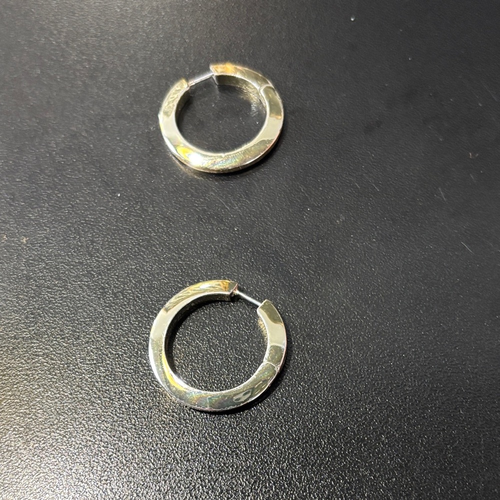NWOT Jenny Bird Silver 1.1” Diameter Bestseller Toni Hoop Earrings - Picture 4 of 6